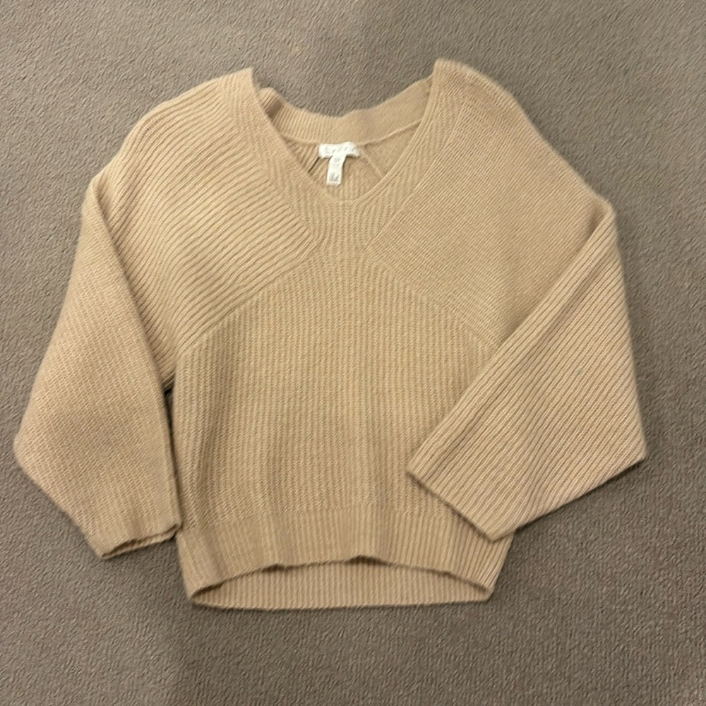 Leith tan v neck sweater